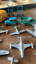 Oud Dinky Toys speelgoed,vliegtuigjes,karretjes en autootjes, Antiek en Kunst, Ophalen of Verzenden