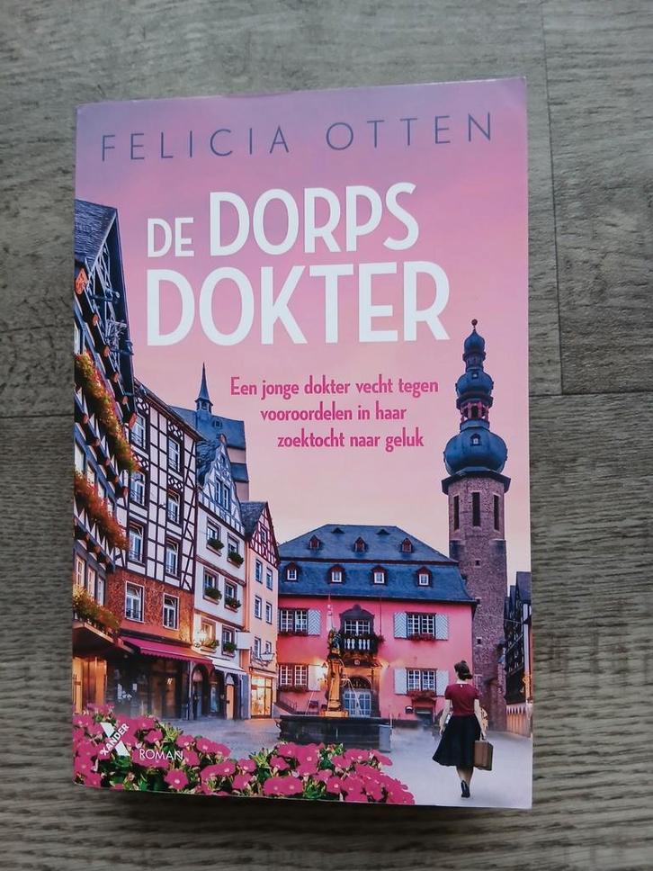 Boek Felicia Otten - de dorpsdokter, Boeken, Romans, Gelezen, Ophalen of Verzenden