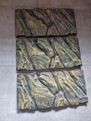 Drie exo terra achterwandjes  ( 28 x 58 ) beschikbaar voor biedingen