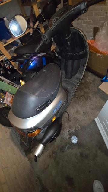piaggio zip type 2, met duitse papieren. beschikbaar voor biedingen