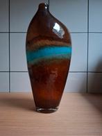 Vintage handgemaakte vaas  turquoise en bruin glas., Antiek en Kunst, Antiek | Vazen, Ophalen of Verzenden