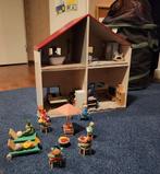 Poppenhuis met dubbele inrichting, Ophalen of Verzenden, Zo goed als nieuw, Poppenhuis