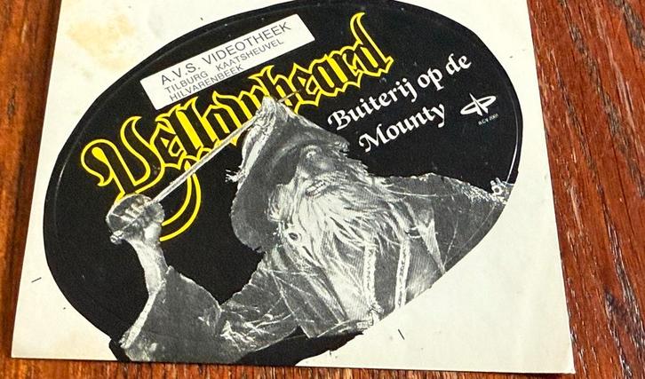 Yellowbeard ~Vintage Sticker~ Videotheek Kaatsheuvel Mounty, Verzamelen, Stickers, Zo goed als nieuw, Overige typen, Ophalen of Verzenden