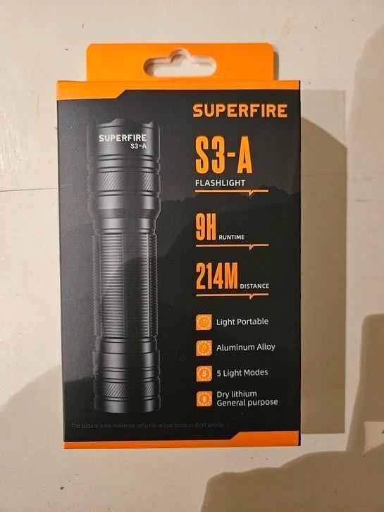 Tactical Superfire zaklamp., Caravans en Kamperen, Zaklampen, Nieuw, Batterij, Verzenden