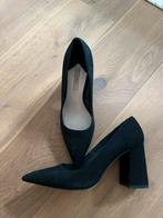Zwarte Suède Hakken Pumps Uterqüe - Maat 39, Kleding | Dames, Ophalen of Verzenden, Zo goed als nieuw, Zwart, Pumps