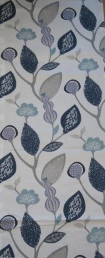 Vintage lap stof wit met blauwe grijze bloemen Zweeds design beschikbaar voor biedingen