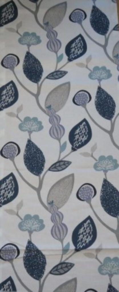 Vintage lap stof wit met blauwe grijze bloemen Zweeds design, Hobby en Vrije tijd, Stoffen en Lappen, Zo goed als nieuw, Katoen