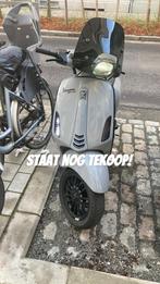 Vespa sprint nardo grey, Fietsen en Brommers, Scooters | Vespa, Ophalen, Vespa S, Zo goed als nieuw, Benzine