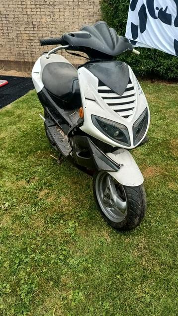 Peugeot speedfight 2 brom.  Opknapper met 70cc blok beschikbaar voor biedingen