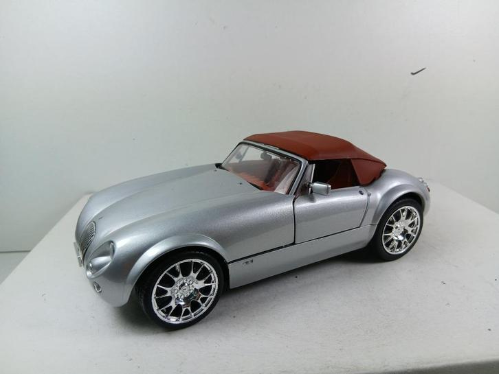 wiesmann  1/18 roadster  mf3, Hobby en Vrije tijd, Modelauto's | 1:18, Zo goed als nieuw, Bburago, Ophalen of Verzenden