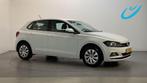 Volkswagen Polo 1.0 TSI Comfortline Parkeersensoren Navigati, Auto's, Voorwielaandrijving, Gebruikt, Met garantie (alle), Traction-control