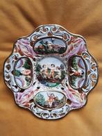 Capodimonte schaal bord cherubijnen doorsnede ca 18 cm, Antiek en Kunst, Ophalen of Verzenden