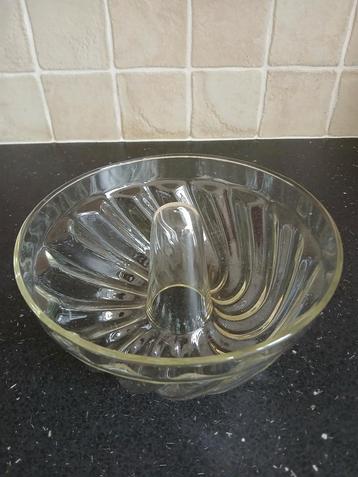 Glazen bakvorm voor koude gerechten, zoals pudding, bavarois beschikbaar voor biedingen