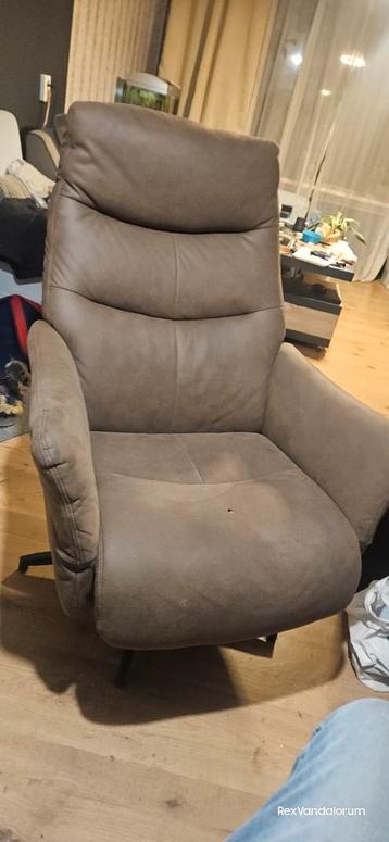Taylor Relaxstoel met Hocker – Seats and Sofas – Cognac kleu beschikbaar voor biedingen