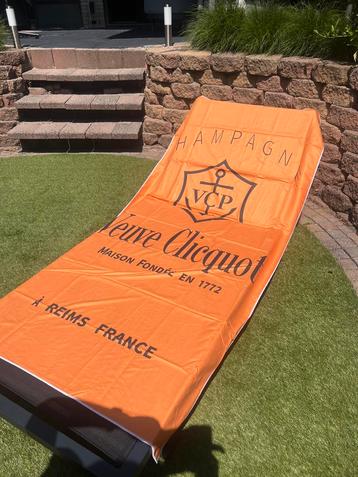 Veuve Clicquot XXL Microvezel Badlaken van 2M Lengte. beschikbaar voor biedingen