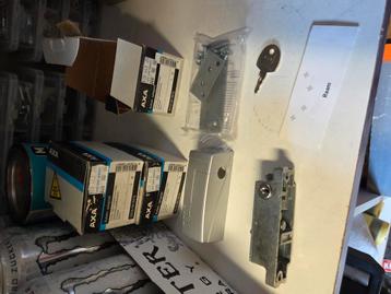 3x AXA oplegslot automatic silver 30160090B beschikbaar voor biedingen