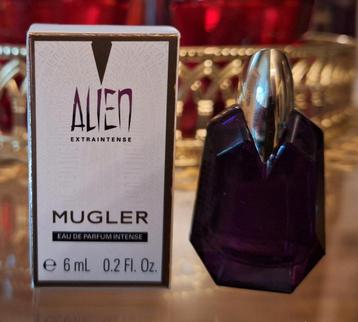 Alien extraintense miniatuur beschikbaar voor biedingen