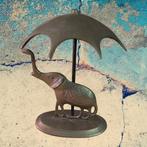 Metalen beeldje Olifant onder parasol, Ophalen of Verzenden, Zo goed als nieuw, Dier