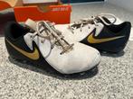Lichtgewicht voetbalschoen NIKE maat 33,5, Maat XS of kleiner, Ophalen of Verzenden, Gebruikt