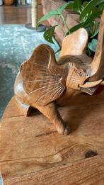 Handgemaakte massieve houtsnijwerk olifant en gratis kleine., Ophalen of Verzenden