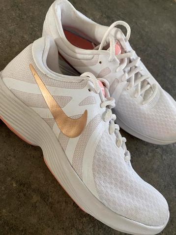 Nike Revolution 4 mt. 39