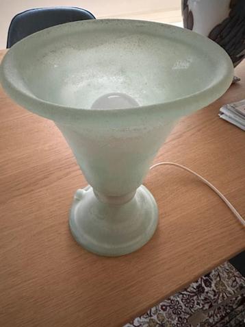 Zacht groene Vaas Geruwd Glas met LED lamp - goed werkend. beschikbaar voor biedingen
