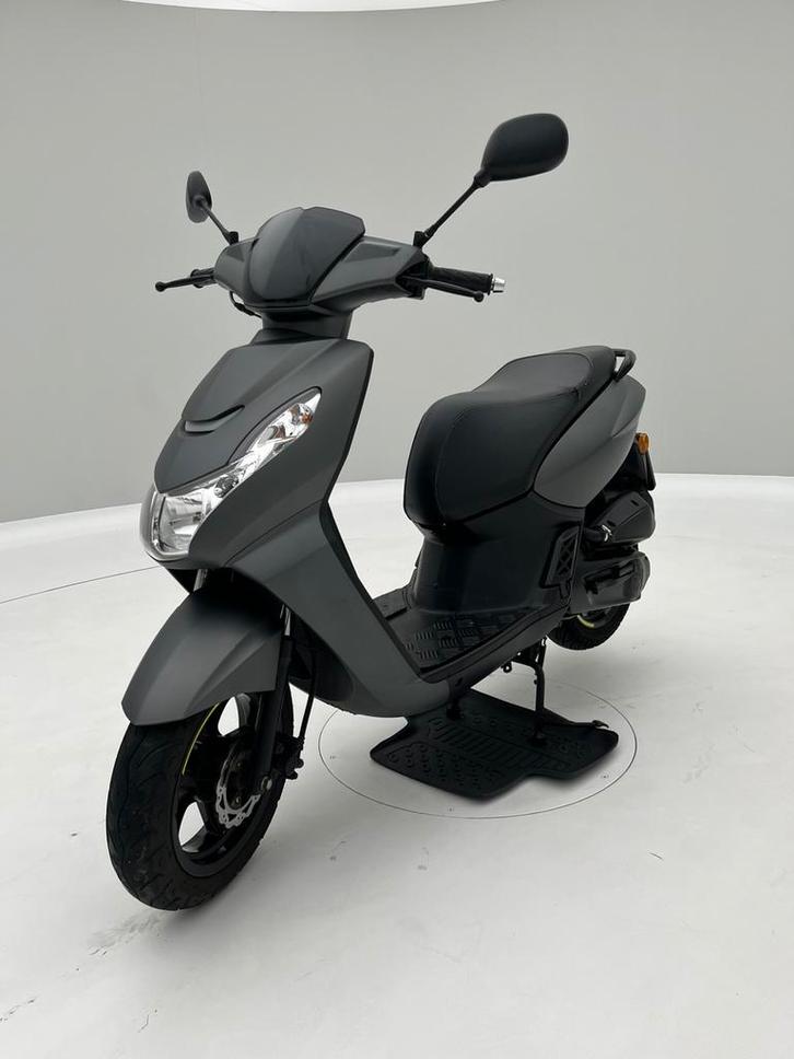 Peugeot Kisbee | IGET | 2023 met geelkenteken, Fietsen en Brommers, Scooters | Peugeot, Zo goed als nieuw, Overige modellen, Maximaal 45 km/u