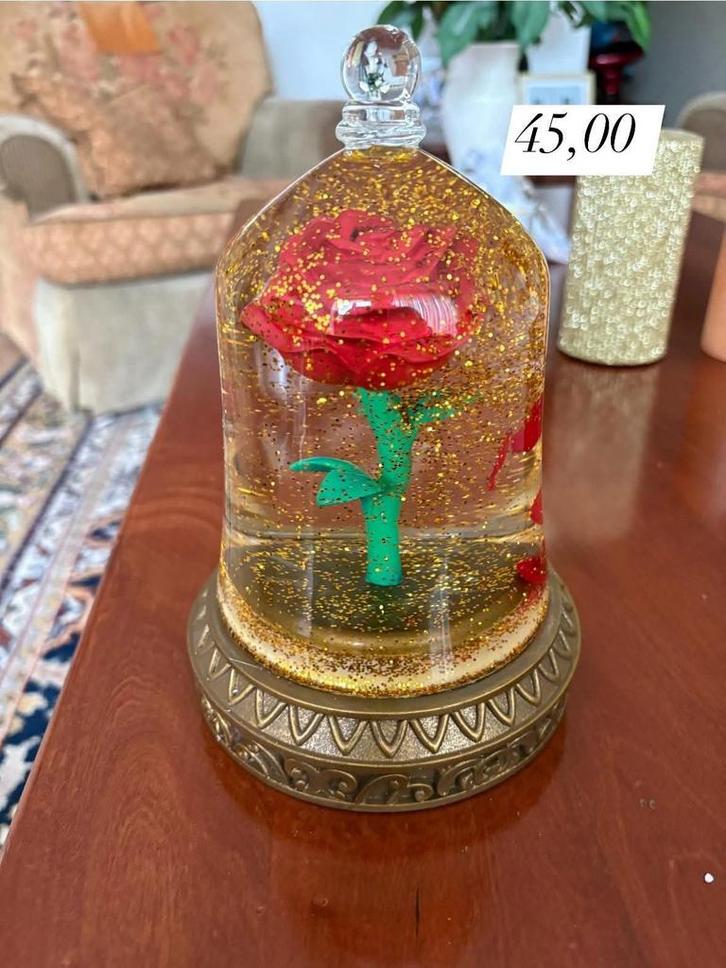 Disney parks snowglobe belle en beest., Verzamelen, Disney, Zo goed als nieuw, Beeldje of Figuurtje, Overige figuren, Ophalen of Verzenden