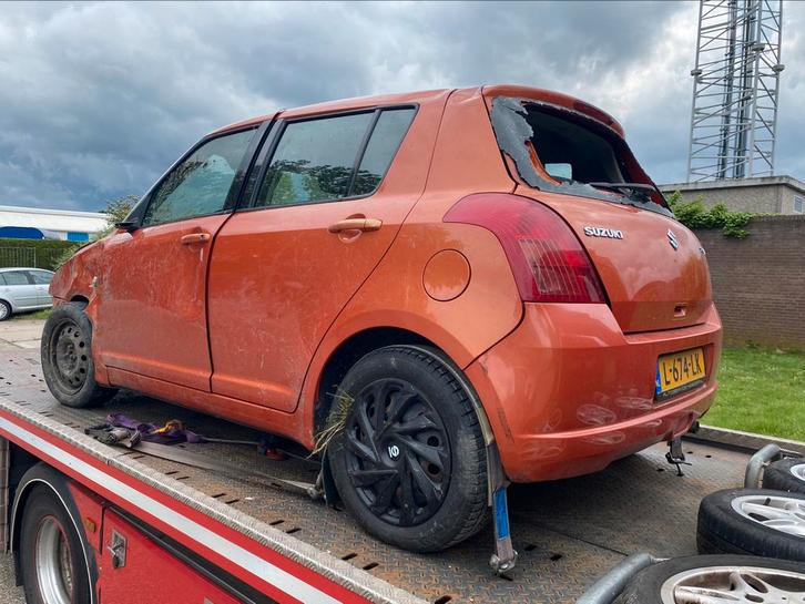 Suzuki swift 1.3 16v alleen voor onderdelen, Auto-onderdelen, Carrosserie en Plaatwerk, Ophalen of Verzenden