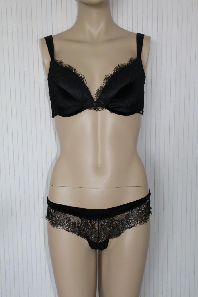 Hunkemöller Noir BH + slip zwart 75C maat M NIEUW, Kleding | Dames, Ondergoed en Lingerie, Hunkemöller, Ophalen, Zwart, Setje