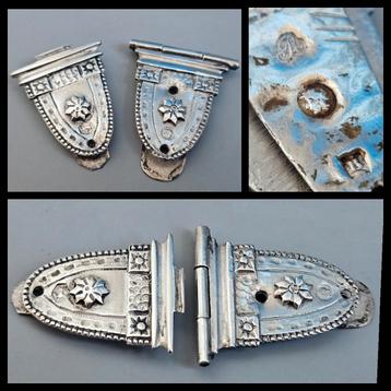 Antiek Nederlands zilver,  delen van een bijbelslot uit 1826 beschikbaar voor biedingen