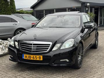 Mercedes E-Klasse E500 V8 Sedan Avantgarde Youngtimer Schuif beschikbaar voor biedingen