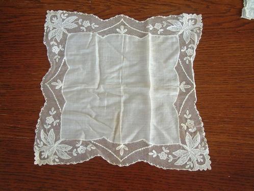 prachtig antiek zakdoekje of kleedje nr.2, Verzamelen, Overige Verzamelen, Ophalen of Verzenden