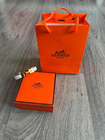 Hermès Armband Dames – Goud/Wit beschikbaar voor biedingen