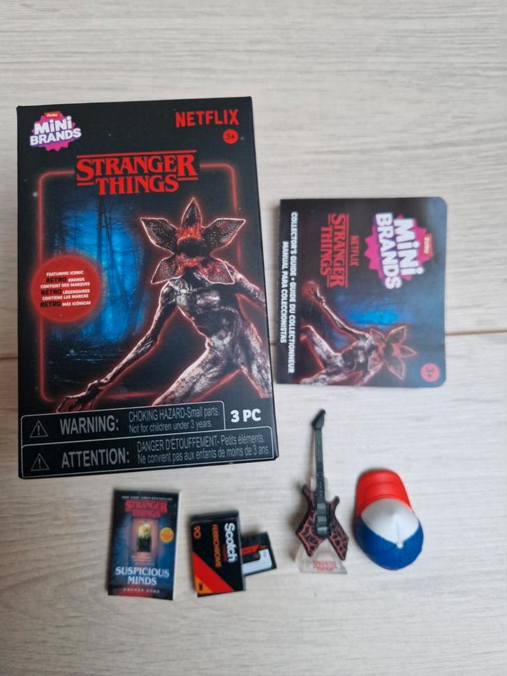 stranger things mini brands boek cassette eddie gitaar pet, Verzamelen, Film en Tv, Actiefiguur of Pop, Ophalen of Verzenden