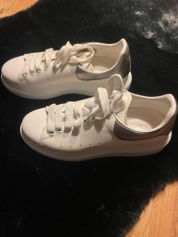 Alexander McQueen gympen beschikbaar voor biedingen