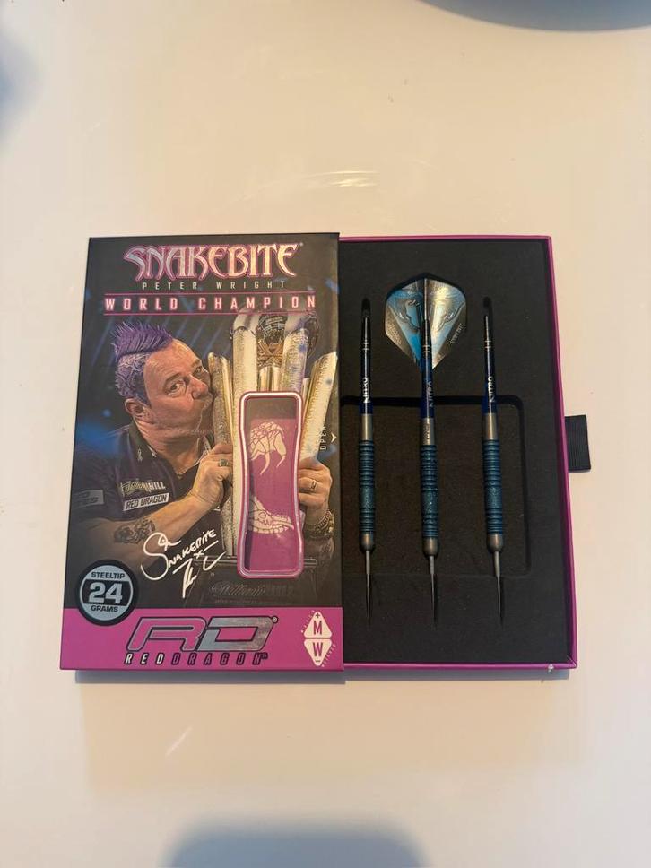 Red Dragon Peter Wright Euro 11 Blue Element World Cup SE 24, Sport en Fitness, Darts, Zo goed als nieuw, Pijlen, Ophalen of Verzenden