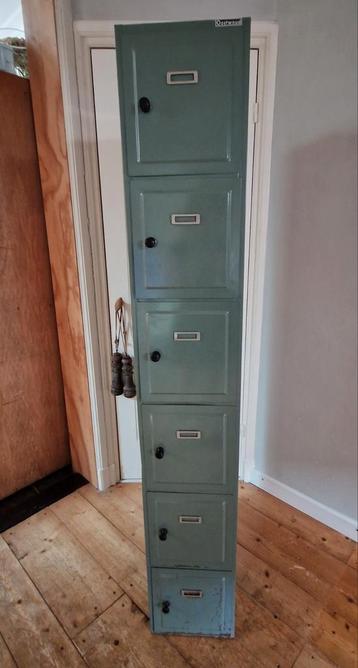 Grijsgroene Oostwoud vintage locker 6 deurs/ vaks beschikbaar voor biedingen