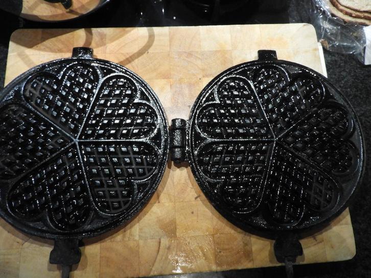 wafelijzer van gietijzer uit Frankrijk, Witgoed en Apparatuur, Wafelijzers, Gebruikt, Ophalen of Verzenden