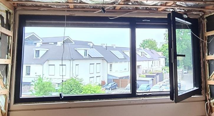 Groot kozijn raam met een draai kiep raam erin, Doe-het-zelf en Verbouw, Kozijnen en Schuifpuien, Zo goed als nieuw, Raamkozijn