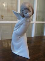 Lladro engel Curious Angel- #4960, Ophalen of Verzenden, Zo goed als nieuw, Religie