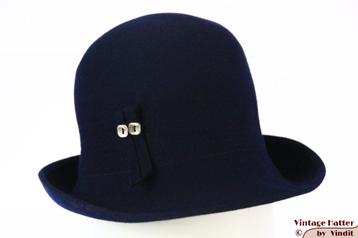 Vintage Dameshoed donker blauw vilt 55 = S - XS goede staat beschikbaar voor biedingen