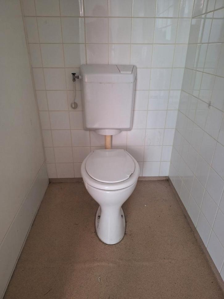 Gebruikte WC met Spoelbak - Afmetingen Zie Omschrijving, Doe-het-zelf en Verbouw, Sanitair, Gebruikt, Toilet, Ophalen