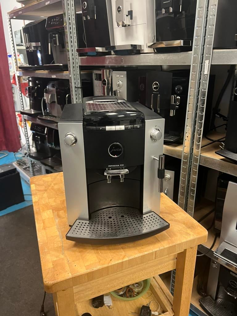 Jura f 50, Witgoed en Apparatuur, Ophalen of Verzenden, JURA Elektroapparate AG, Info@jura.com, Jura-Strasse 1 4626 Niederbuchsiten Zwitserland