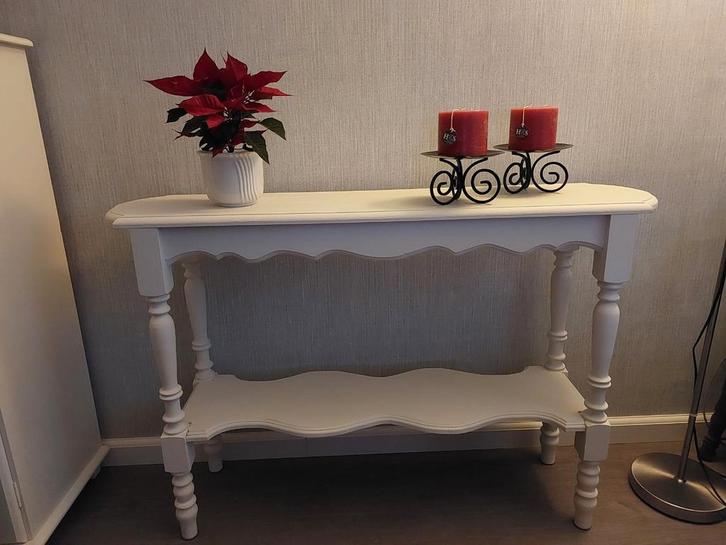 Decoratieve sidetable met plank, krijtverf, Antiek en Kunst, Antiek | Meubels | Tafels, Ophalen