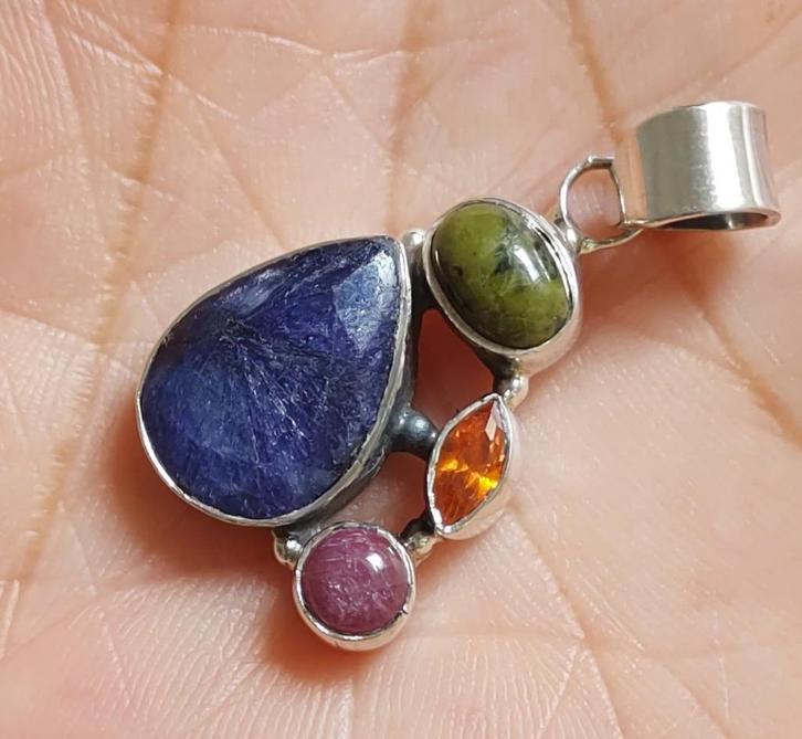 925 zilveren hanger met natuurlijke Saffier en Multi stenen, Sieraden, Tassen en Uiterlijk, Kettinghangers, Nieuw, Zilver, Blauw