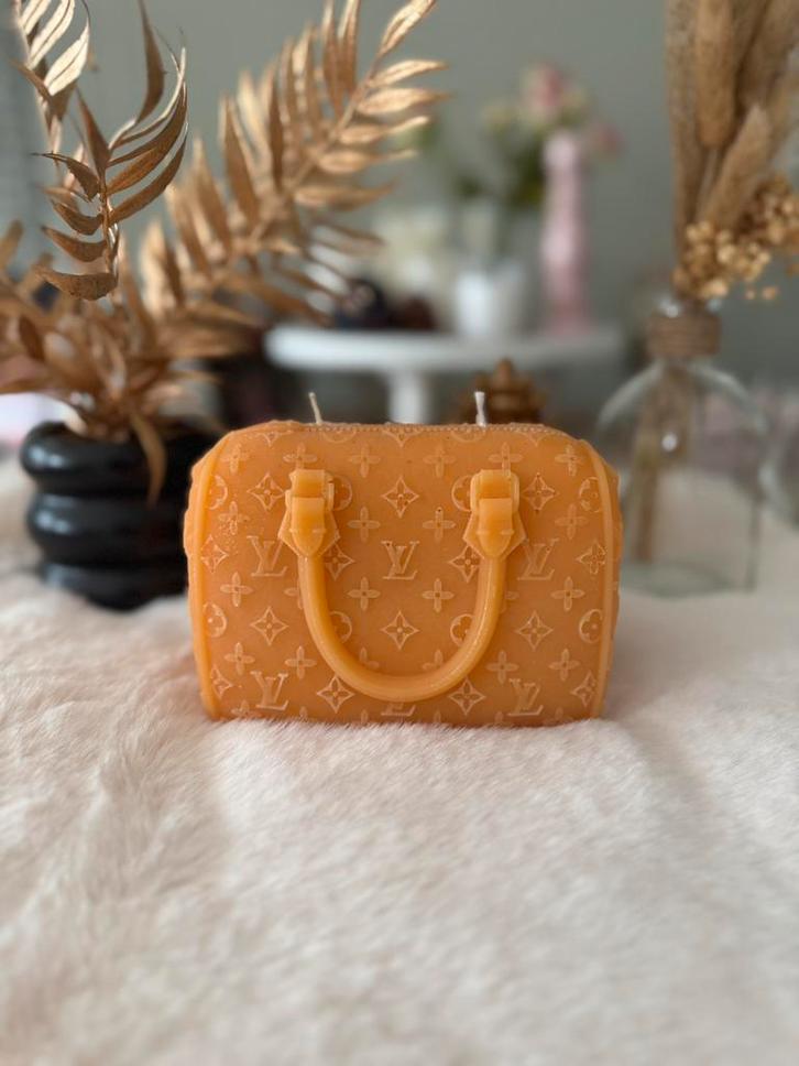 Luxe Lv kaars., Huis en Inrichting, Woonaccessoires | Kandelaars en Kaarsen, Nieuw, Kaars, Minder dan 25 cm, Overige materialen