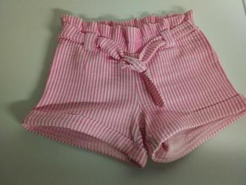 Korte broek maat 104 beschikbaar voor biedingen