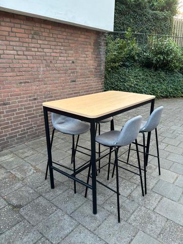 IKEA bartafel + 4x VidaXL barkruk beschikbaar voor biedingen