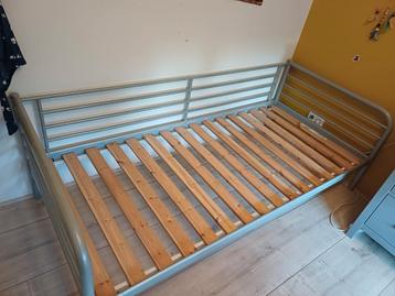 Eenpersoons bed 90x200 cm €2,-, incl. lattenbodem beschikbaar voor biedingen